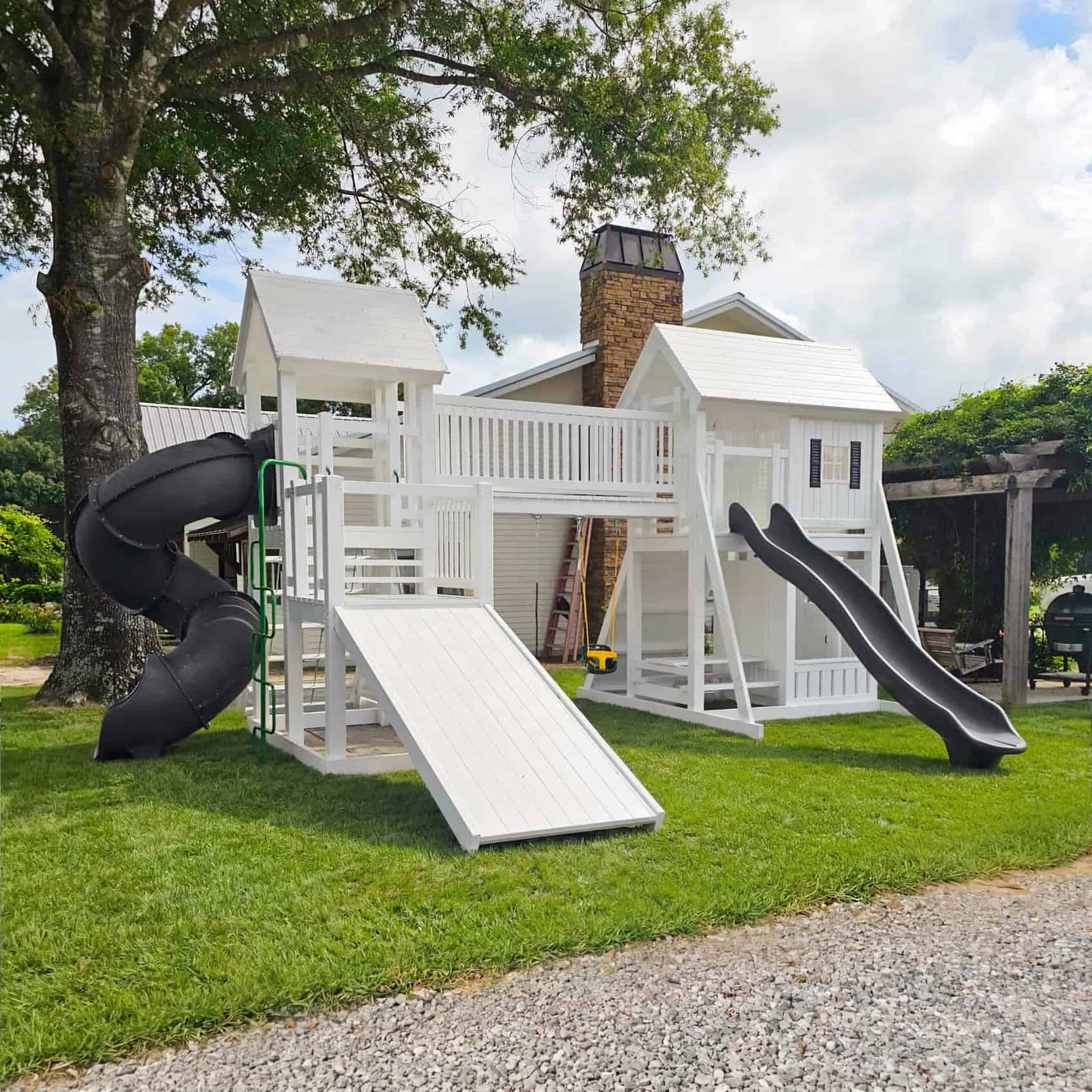 The Villa - Backyard Swing Set - Image 3